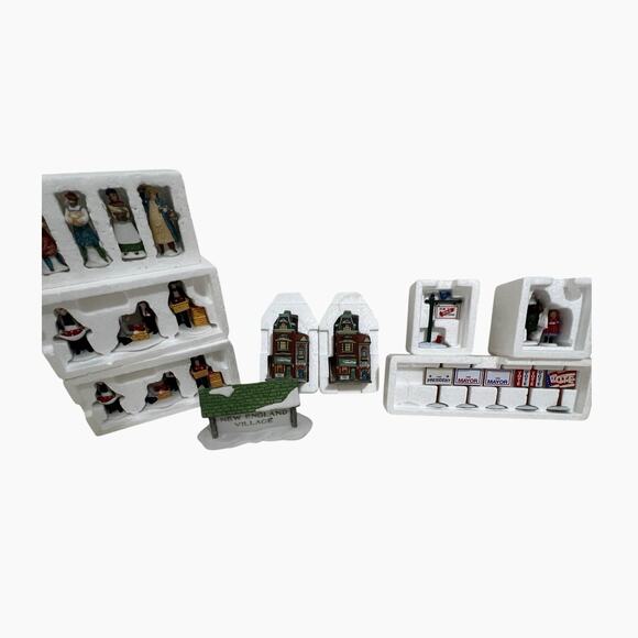 Vintage Dept 56 Mixed Lot Heritage Snow Figurines Signs Ornaments Collectible - Picture 12 of 12